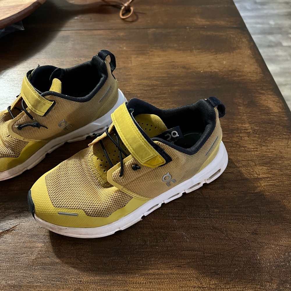 On Running Yellow and Black Sneakers with Velcro Closure